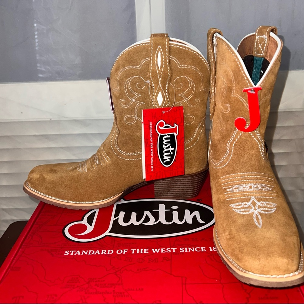 Justin Chellie Camel Suede Women’s Boots Size 7.5B Western Cowgirl Square Toe